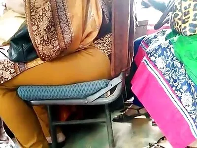 பிராட்டி டீன் எல்சா ஜீன் அவளது அண்டை வீட்டாரால் ஏமாற்றப்படுகிறாள்